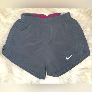 Nike Flex Essential 2-in-1 Women’s Training Shorts Gray/pink XS✨✨